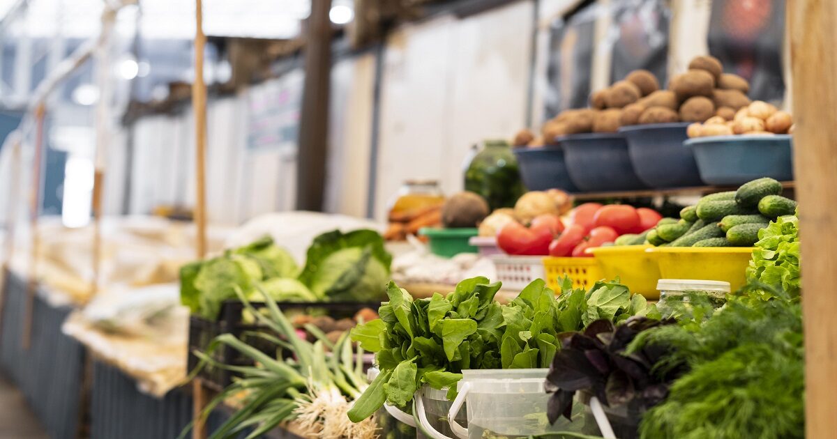 Top 5 des plus beaux marchés en Auvergne Les 5 plus beaux marchés traditionnels en Auvergne, produits régionaux et ambiance conviviale